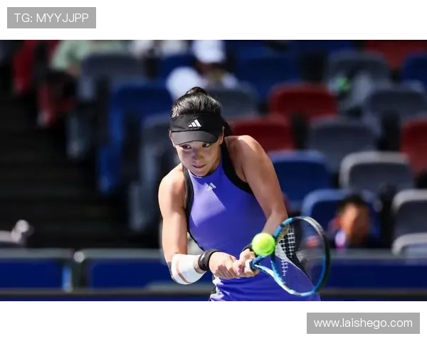 全运会网球女单四分之一决赛中王欣瑜强势发挥成功晋级顺利进入四强